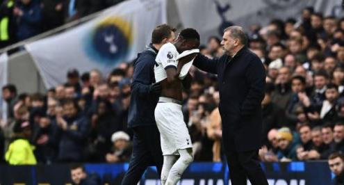 مدرب توتنهام عن إصابة نجم السنغال: أتمنى ألا تكون خطيرة